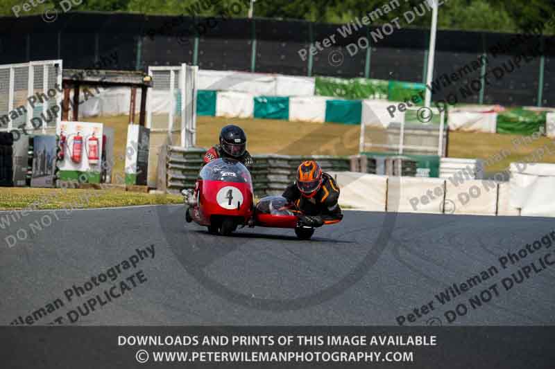 Vintage motorcycle club;eventdigitalimages;mallory park;mallory park trackday photographs;no limits trackdays;peter wileman photography;trackday digital images;trackday photos;vmcc festival 1000 bikes photographs